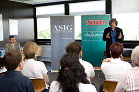Reinhold Messner gibt Umwelt-Unterricht an der ASIG